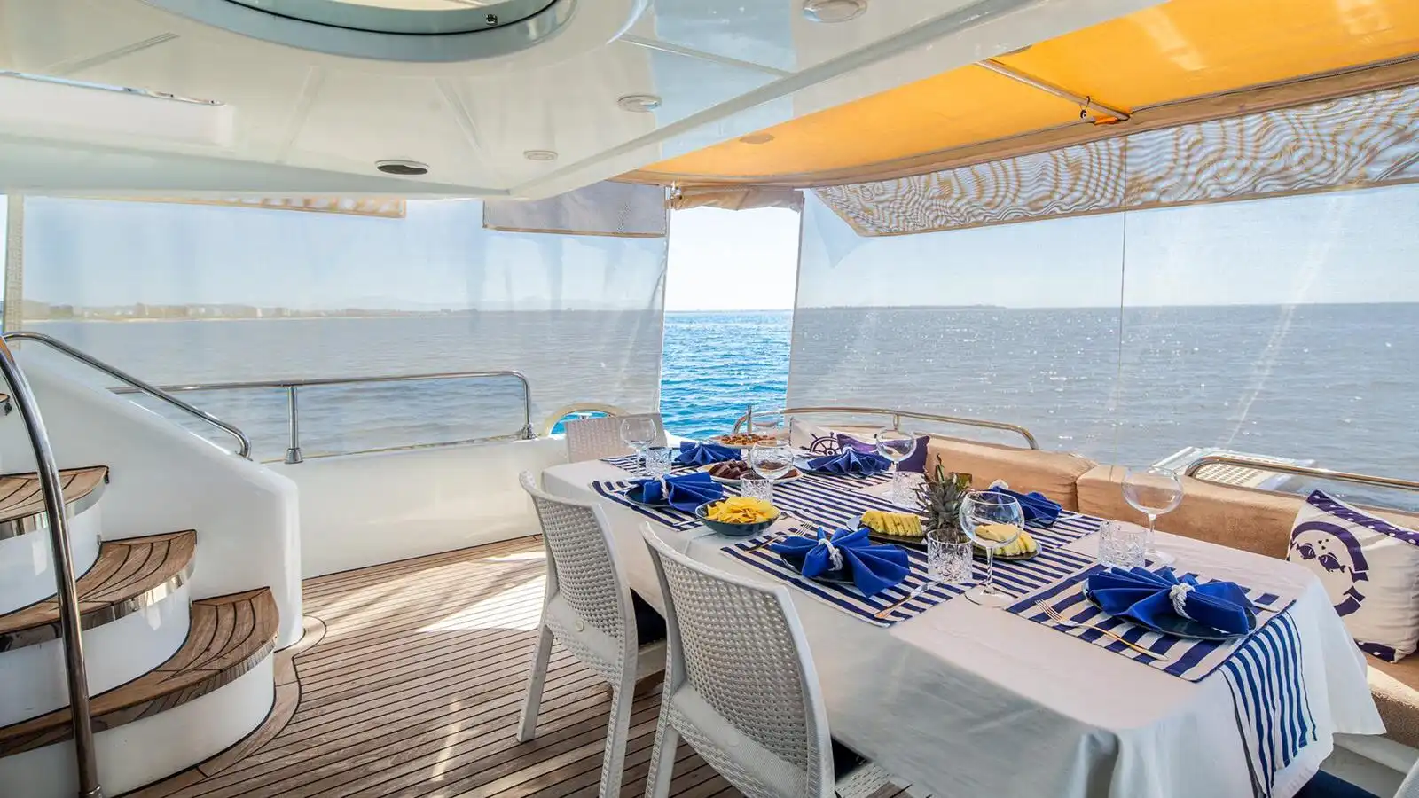 L ESTATE YACHT